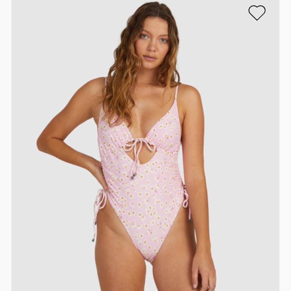 NWT Billabong tan lines daisy craze Eden one piece swimsuit . Color pink floral